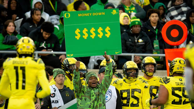 Oregon football sideline 2022 USATSI_21145809
